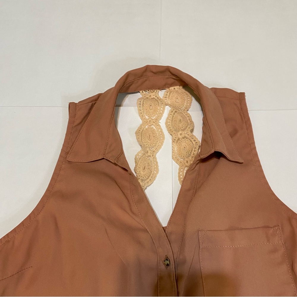 35. ⭐️Charlotte Russe Rust Pink Sleeveless Button Down Blouse - Picture 3 of 7